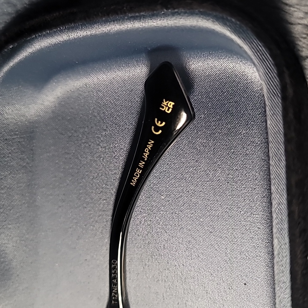Gucci Black Oversized Eyeglasses - Picture 3 of 5